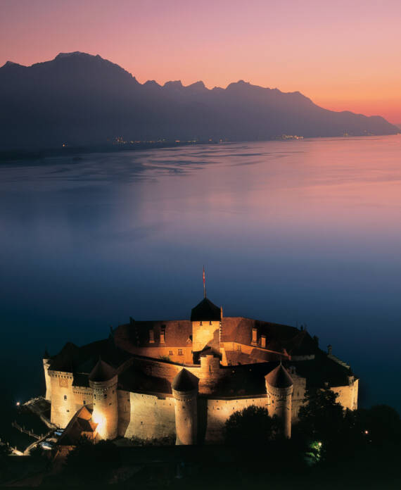 Title: SWISS CITIES
Caption: Switzerland. get natural.
The Chateau de Chillon near Montreux on the shores of Lake Geneva dates back to more than a 1,000 years.
Schweiz. ganz natuerlich.
Das Schloss Chillon bei Montreux am Genfersee blickt auf eine ueber 1000-jaehrige Geschichte zurueck.
Suisse. tout naturellement.
Le chateau de Chillon, pres de Montreux au bord du lac Leman, a plus de 1000 ans d'histoire.
Copyright by Switzerland Tourism By-line: swiss-image.ch/Christof Sonderegger